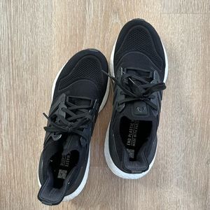 Adidas Ultraboost 22 W Size 8